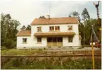 Namnet var före 1921-05-01 ÖSTERBY. Stationen öppnad 1878-01-02, nedlagd 1970-08-01. Anlades som anhalt 1878, och blev station 1918. Sistnämnda år förlängdes bangården, som dessutom fick två nya spår. Stationshus i två våningar i trä .Nytt stationshus 1917