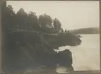 Dubbelspårsbanbyggnad Göteborg - Alingsås. Här ses skadorna efter banksprängningen vid sjön Sävelången, väster om Norsesund, Aug 1916.