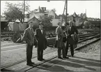 Generaldirektör Upmark, och Överingenjör Gudmundsson och VI Distriktschef på Ronneby station.