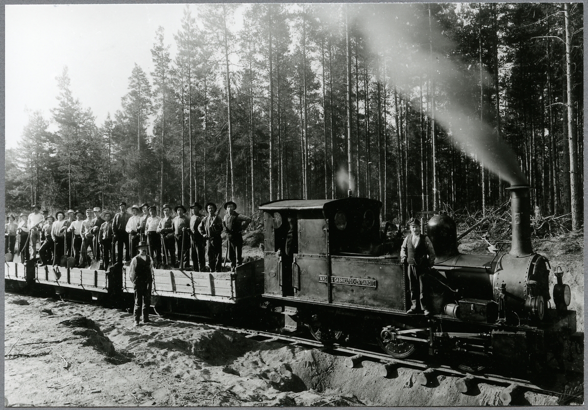 Lidköping - Skara - Stenstorp Järnväg, LSSJ lok 5 "Magnus Gabriel de La Gardie" . Här vid bygget av banan någonstans på linjen mellan Vetlanda och Målilla.