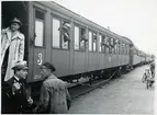 Danska flyktingar på hemresa. Statens Järnvägar, SJ Co 1268.