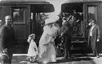 Prins Wilhelm och prinsessan Maria på Flens station.