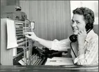 Telefonväxel med operatör vid Gränges huvudkontor.
