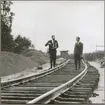 Arkitekt Karlsson och Fbiö S. Thorén på Bångbrospåret 1963.