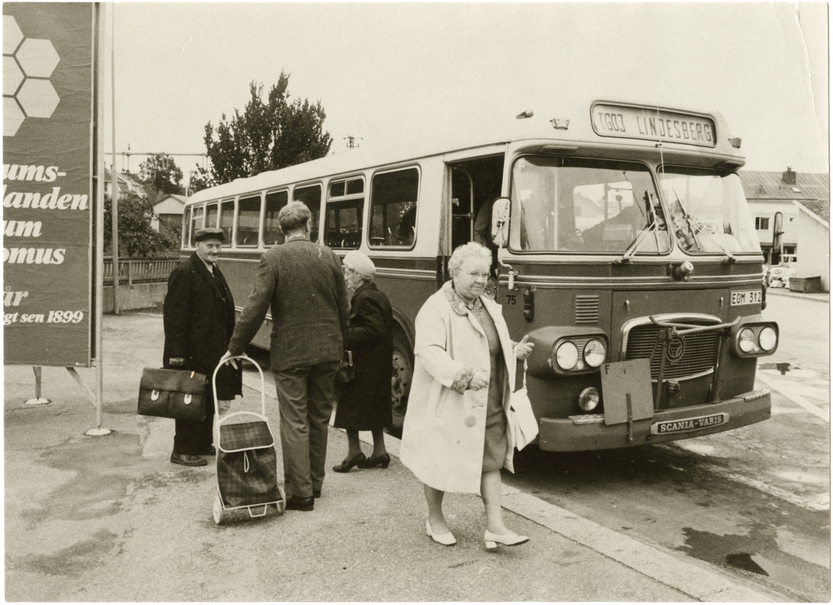 Trafikaktiebolaget Grängesberg - Oxelösunds Järnvägar, TGOJ buss 75 med destination Lindesberg.