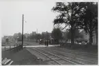 Alvesta stationsområde före elektrifieringen. Det ljusa partiet i bilden är en järnvägsövergång.