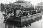 Kabelläggning från båt vid Marieholmsbron.