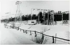 Kraftverksstation, kontaktlednings utrustningar och anordningar till järnvägens elförsörjning.