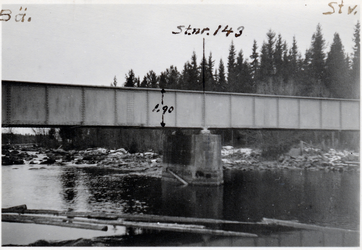 Järnvägsbron över Gimån på linjen mellan Bräcke och Stavre.