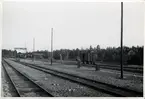 Harmångers stationsmiljö, smalspåriga bangården. Smalspårig godsvagn.