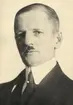 Knut Adolf Waller, intendent vid Kontrollkontoret 1921-1933

Född 18751011, död 19330731. K A Waller började vid SJ år 1892. Efter några
års frånvaro för tjänstgöring vid GDJ återgick han år 1903 till SJ där han
befodrades till förste stationsskrivare i Hallsberg 1913. Expeditions-
föreståndare vid Stockholm N 1916 samt Intendent i Järnvägsstyrelsen 1921.