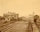 Bollnäs station 1878. Med på bilden vid stationen är följande:
Stins A. Hallin, Stationsskrivare O. Ljunggren, Claes Virgin, F. Åberg, Kontorsvakt V. Winborg, Stationsförman Christiansson