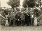 Turisttrafikkonferensen i Visby 27-29 juni 1924.
Från vänster 1:a raden; Bergm Neiglick, Dir Trulesson, Landch Ekman, Ö stat Hedrosstierna?, Konsul Ekman, Byråchef Englund. 2:a raden Löjnant Ström, Byråchef Ahlberg, Rådman Ljungbeck, Hovint. Åsbrink, Bh Edelsvärd, Dir Ljundquist, Dir Lagerstråle. 3:e raden; Dir ?, Dir A. Jonsson, Red Svedman, Dir Tornquist, ?, Dir Lindqvist, Kapten Å. Wiman, Red Hogelberg, Dir Rolén, ?, Dir Lindvall, ?, Byråchef Alsin, TC Lindström