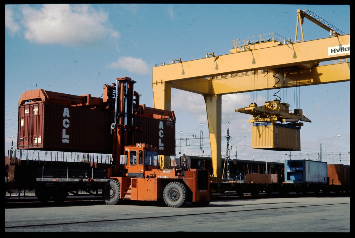 Containerlastning.