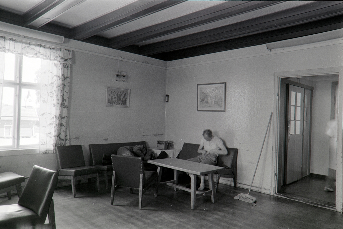 Olsrud, Vang H. Oppholdsrom 2.etasje. Peisestue, beboere.
