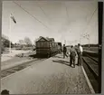 Från Trafikaktiebolaget Grängesberg - Oxelösunds Järnvägar, TGOJ:s styrelseresa maj 1956. Oxelösund - Flen - Västmanlands Järnväg, OFWJ A 8 är loket med personvagnen Köping - Hults Järnväg, KHJ C 35.