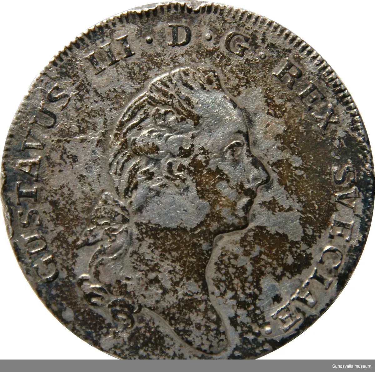 1 riksdaler, 3 daler sm,
Åtsida: GUSTAVUS III DG REX SVECIAE
Frånsida: FÄDERNESLANDET
Randskrift: MANIBUS NE LAEDAR AVARIS