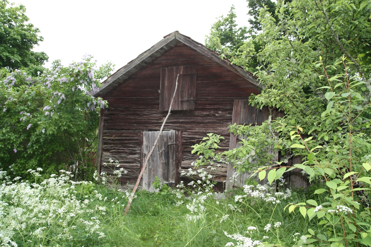 Restaurering av överloppsbyggnad, bod, innan, Lindsberg, Husby Långhundra socken, Uppland 2010