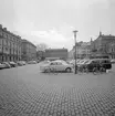 Utblick över Stora torget i Linköping. Vy mot söder. Tiden är omkring 1965.