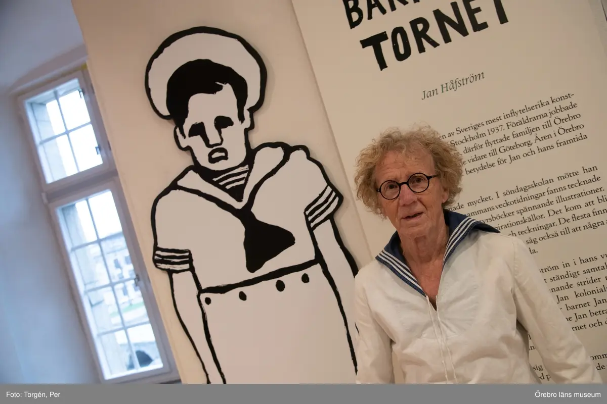 Bilder från en dans performance – Genius Loci - skapad av Jan Håfströms sambo Lotta Melin för detta tillfälle, vid invigningen av Jan Håfsträms utsällningen "Barnet i tornet".