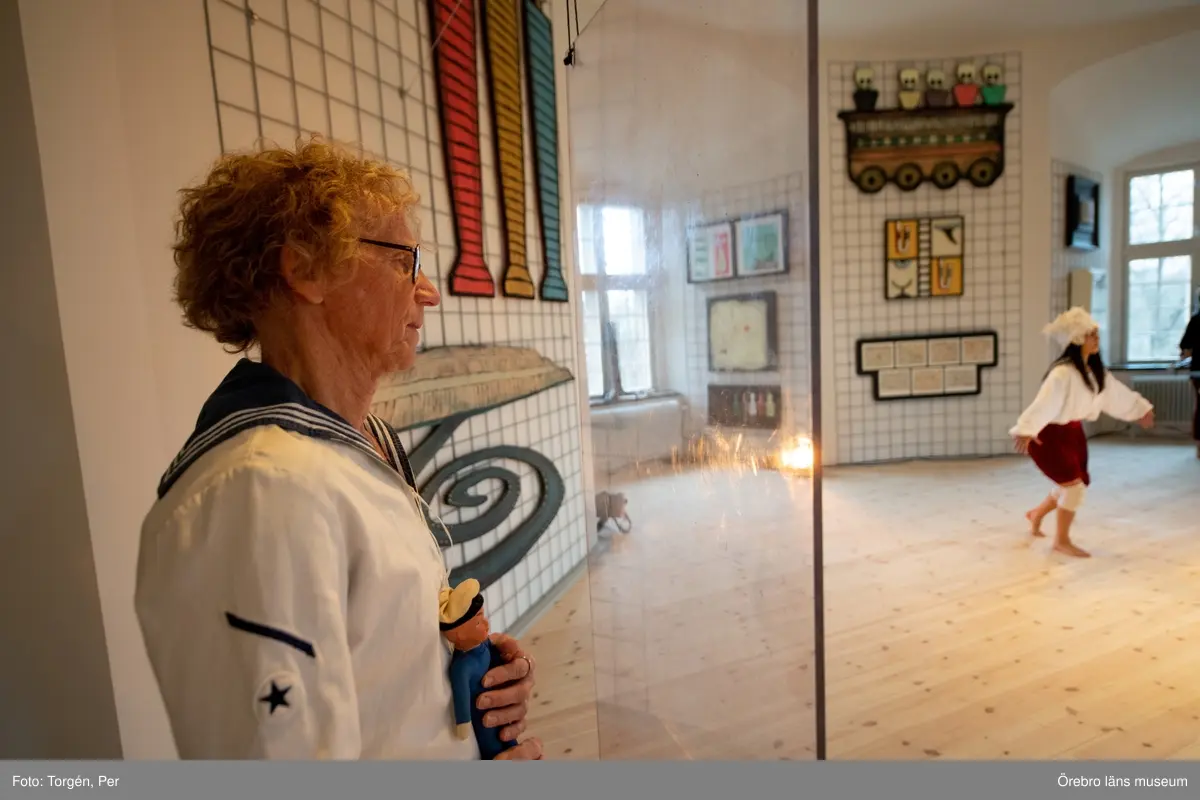 Bilder från en dans performance – Genius Loci - skapad av Jan Håfströms sambo Lotta Melin för detta tillfälle, vid invigningen av Jan Håfsträms utsällningen "Barnet i tornet".