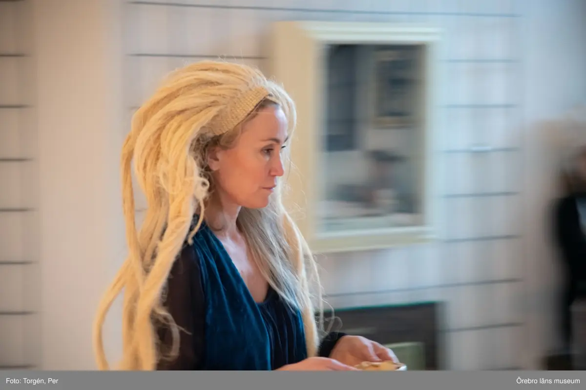 Bilder från en dans performance – Genius Loci - skapad av Jan Håfströms sambo Lotta Melin för detta tillfälle, vid invigningen av Jan Håfsträms utsällningen "Barnet i tornet".
