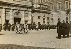 Högvaktsavlösning vid Yttre Borggården.