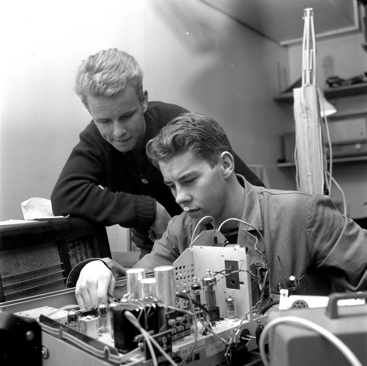 Örebros unga lönsparar.
17 oktober 1958.