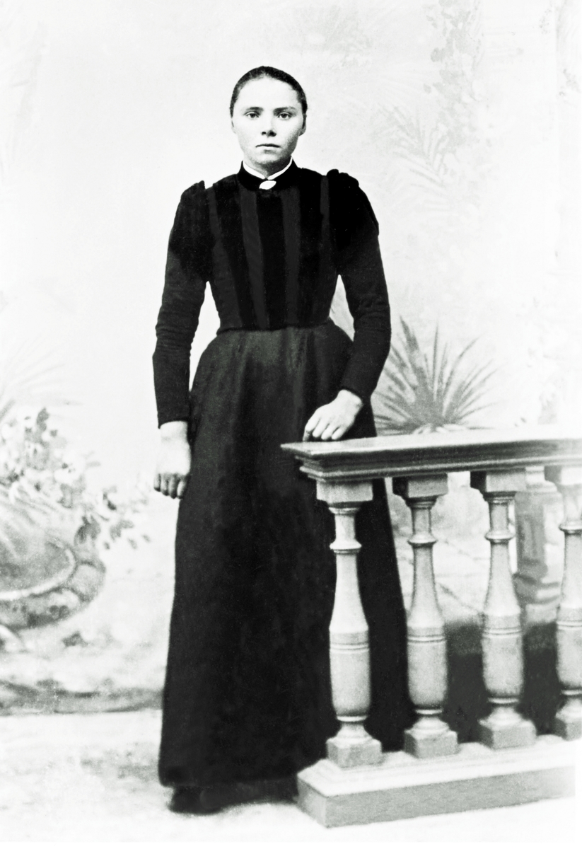 Portrett av Marie Hermansen, f.1877 i Steinfjord, i 1902.
Marie ble gift med Sigurd Heitmann på Skaland.