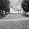 Stora Åby kyrka 1970. Vy mot norr. Den nya kyrkan uppfördes på rekordtid 1757. Den ersatte en äldre som utdömts för sin litenhet. Biskop Olaus Rhyzelius rekommenderade socknen att välja byggmästare Peter Frimodig för uppgiften. Denne hade vid tiden stor erfarenhet och kom även i fallet Stora Åby visa sig vara kapabel uppgiften. Arbetet började den 13 juni 1857 och kyrkobyggnaden stod klar den 8 oktober samma år och kunde invigas dagen därpå. För ritningarna stod självaste biskopen.