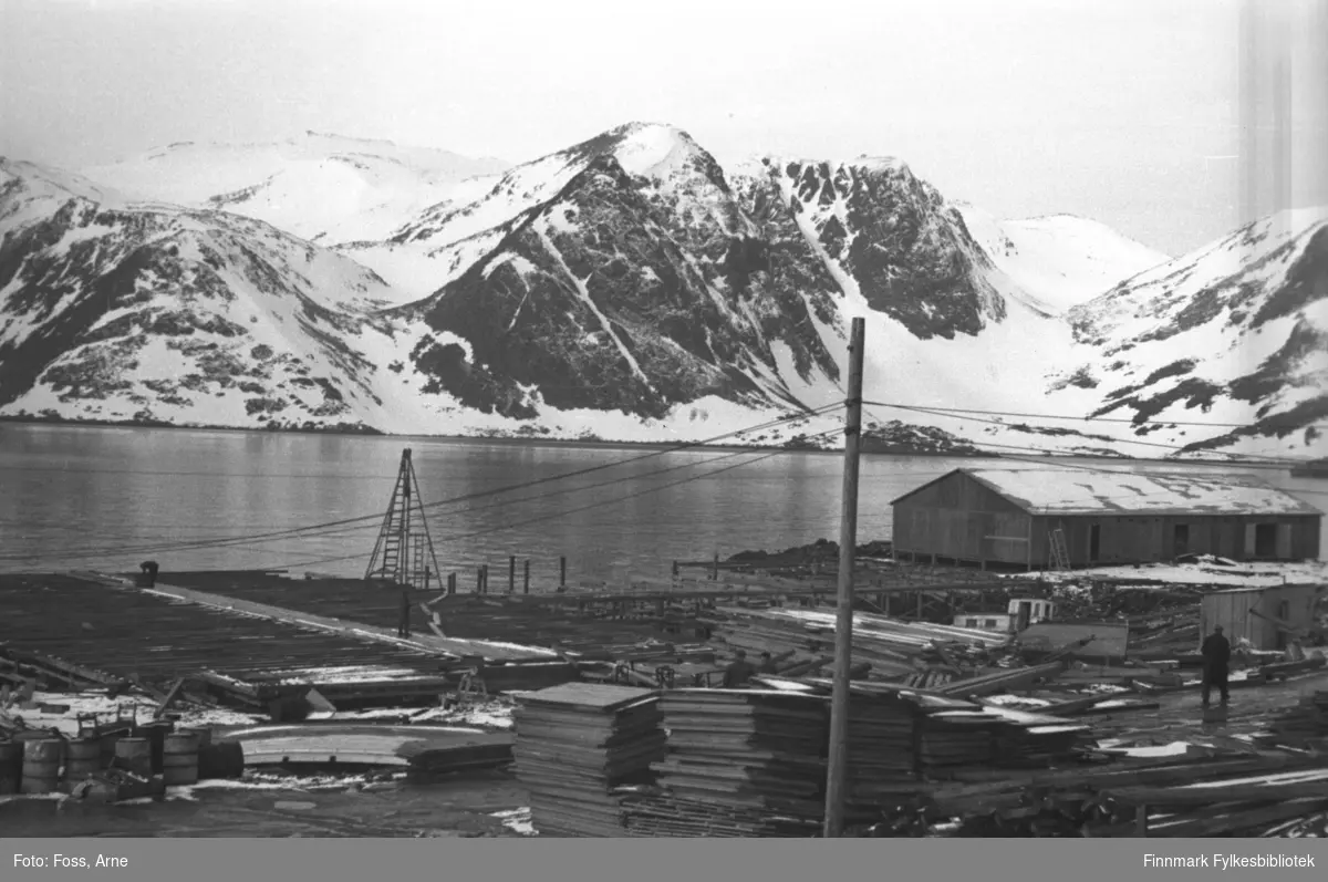 Gjenreisning etter andre verdenskrig er i gang i Honningsvåg, mai 1946.