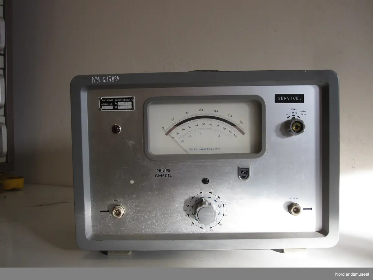 "Type: GM 6012/02
NR: BF3838
1mV -300V
110-240V 55W 50Hz"