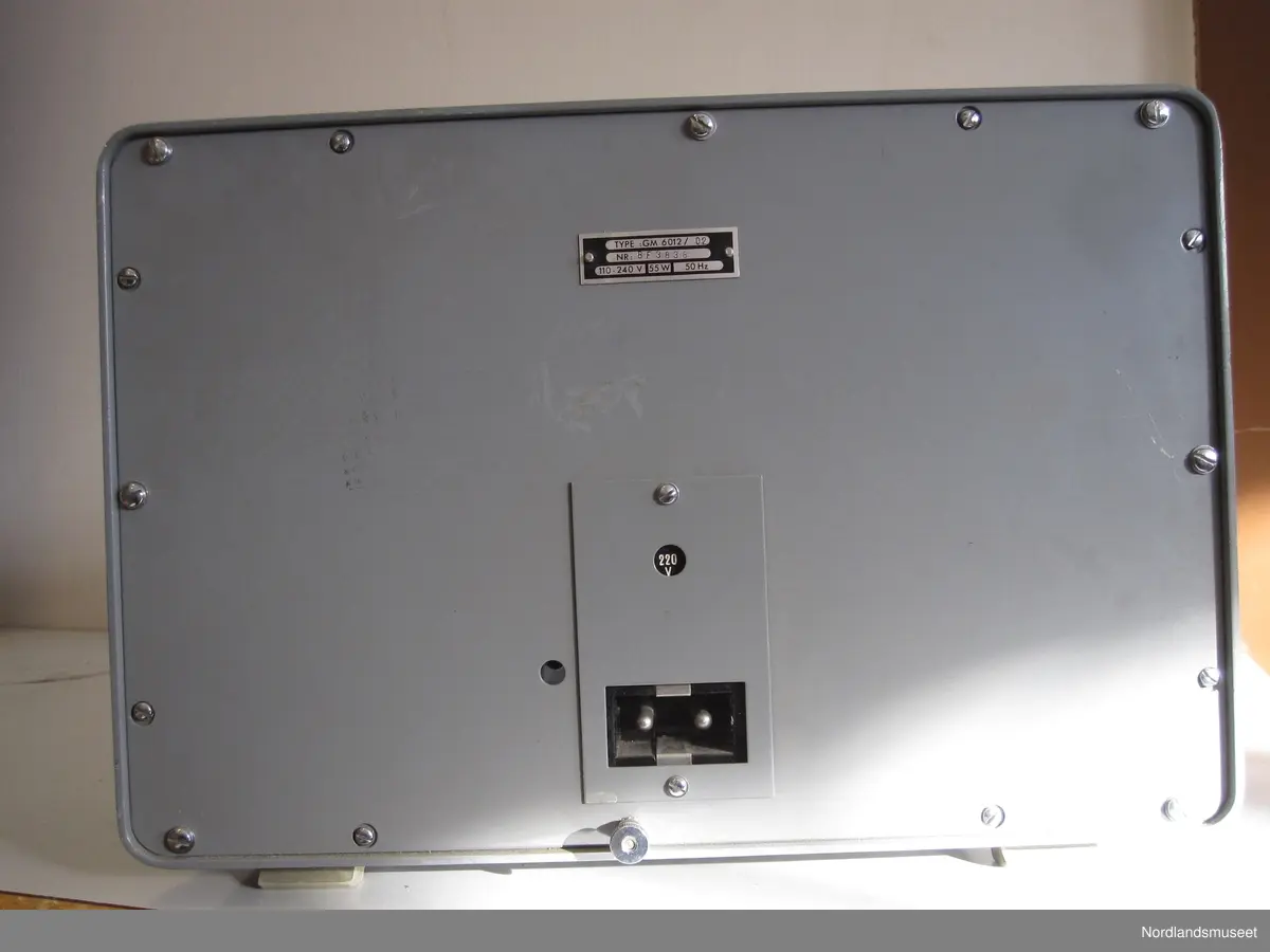 "Type: GM 6012/02
NR: BF3838
1mV -300V
110-240V 55W 50Hz"