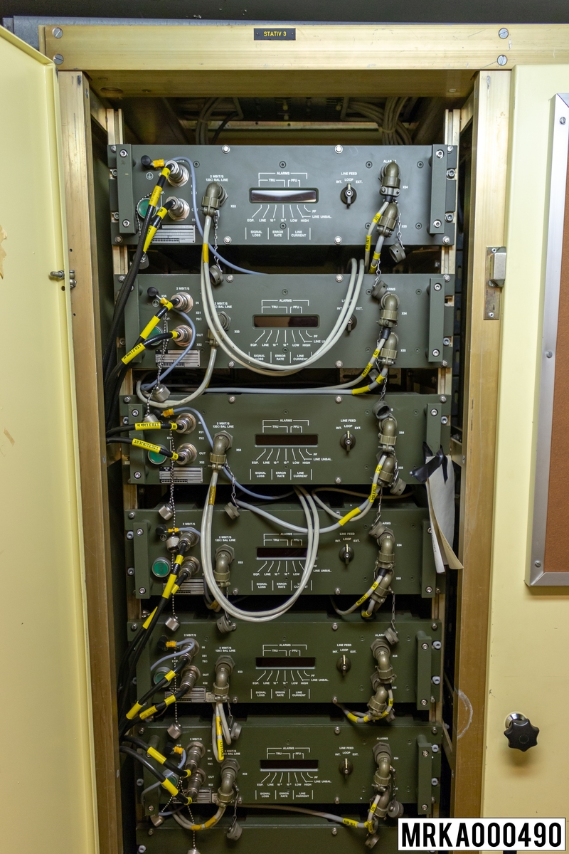 Vid överföring av digital information över två-pars fältkabel erfodras en linjeterminal LTA per transmissionssrträcka.
Linjeterminalen består av terminalregenarator (TRU) och linjeströmsenhet (PPU).

Ursprungsbeteckning: STC 712 33225 AAAA