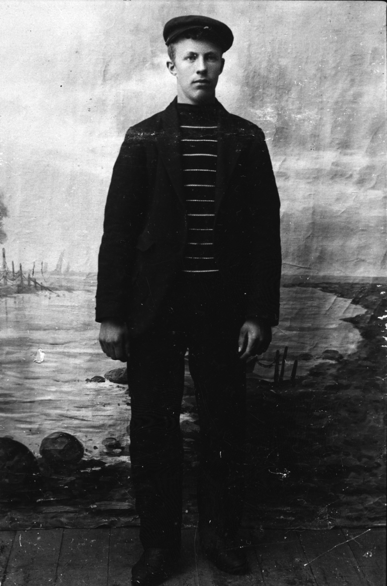 Atelierfoto. Markussen, Enok, Grunnfarnes. Ca. 1915.