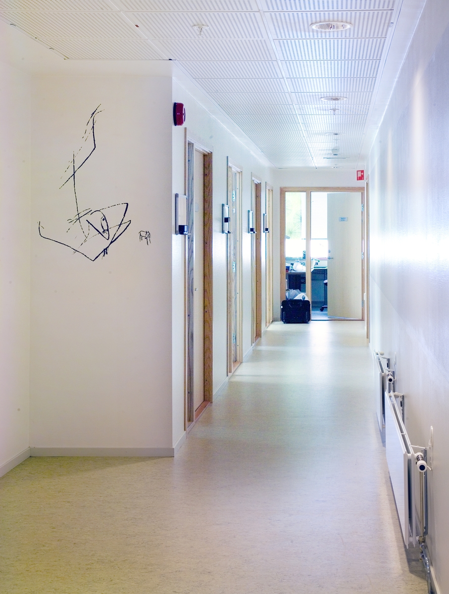 Kunstneren ønsket å tilføre en bevgelse utover i rommet.