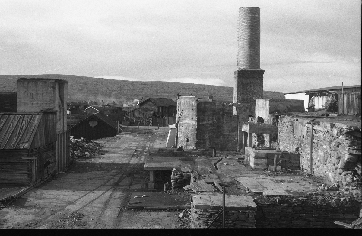 Ruinen av smeltehytta på Røros før oppstart av bygginga av det nye museet på Malmplassen