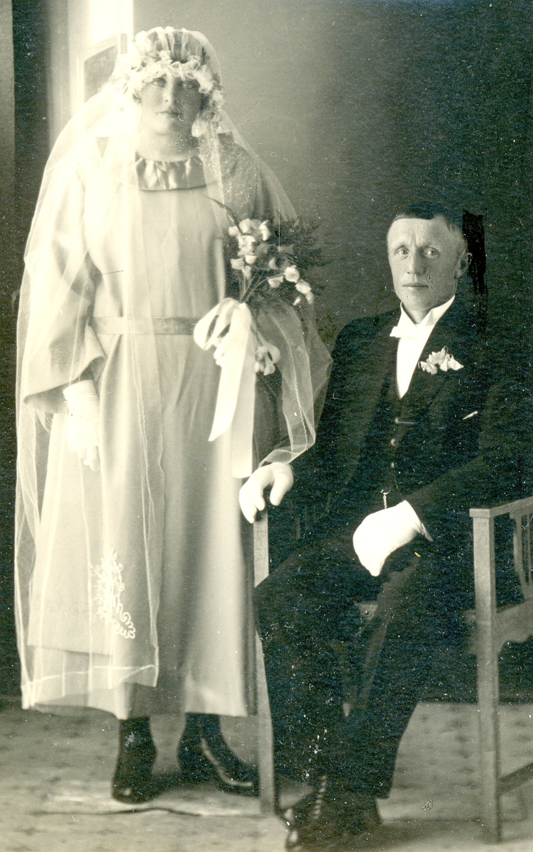 Brudebilde av Kristi Holtegard Løstegard og Knut Løstegard.