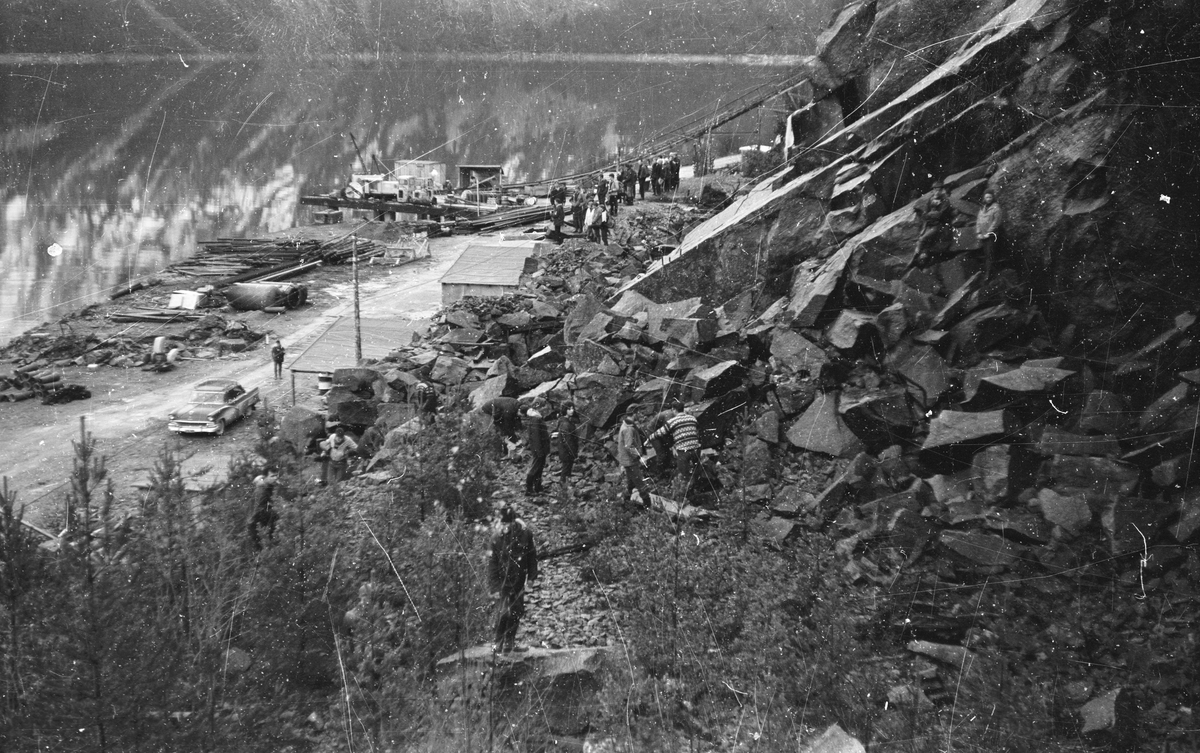 Arbeid med Tysso II utbygginga i Tyssedal/Skjeggedal. Lagerplass ved Ringedalsvatnet.