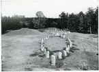 Badelunda sn, Anundshögsområdet, Långby.
Stora skeppssättningarna I och II från Anundshögs topp, 1933. Till vänster hög 32.