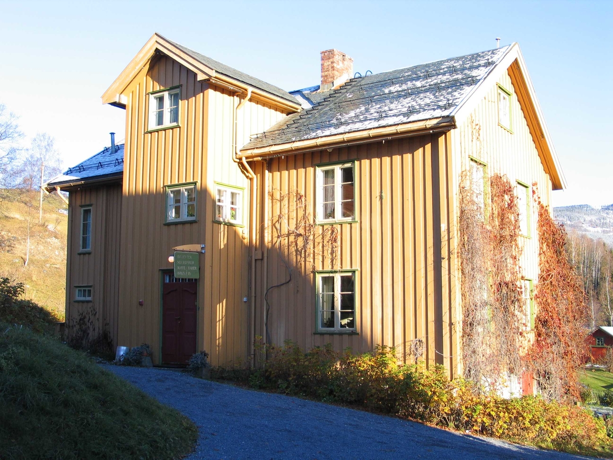 Taket ble i 2011 tekket med teglstein.