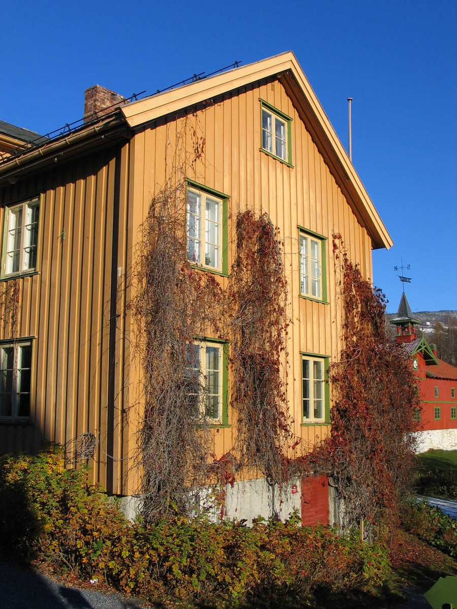 Taket ble i 2011 tekket med teglstein.