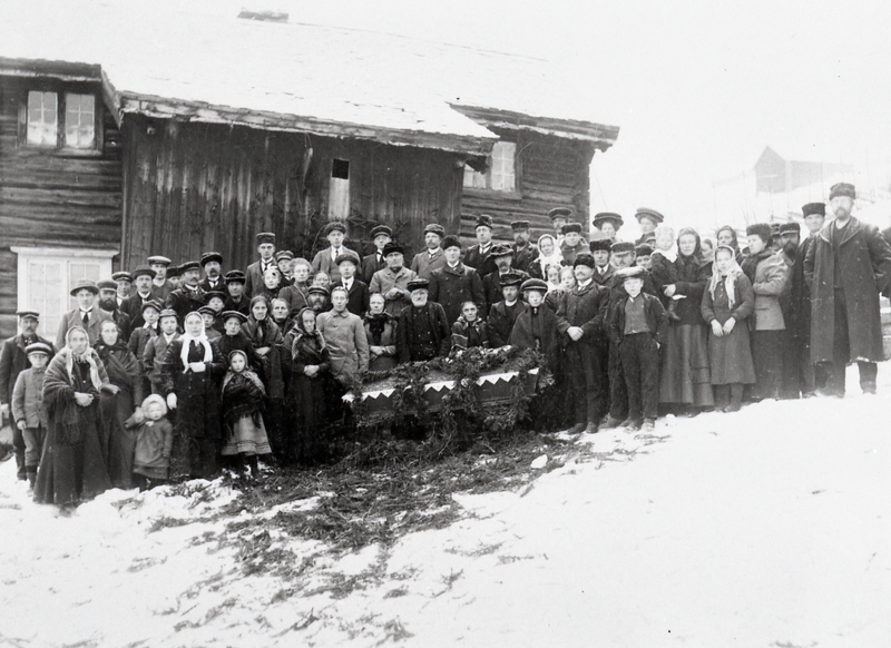 Gravferd etter Guro Høyne.