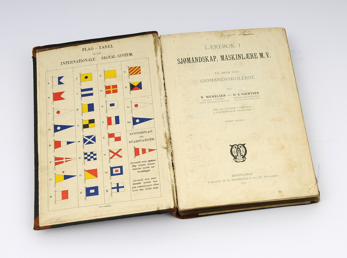 Lærebok i sjømannskap og maskinlære, utgitt i 1912 til bruk ved sjømannskolen.
