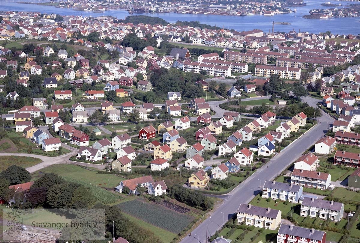 Gateløp: Nedre Stokkavei, Stokkaveien, Ole Bulls vei, Hageveien, Birkebeinerveien, Edvard Griegs vei, Øvre Stokkavei, Seehusens gate, Bekkelunds gate, Thomas Snekkers gate, Johan Svendsens vei, Halvdan Kjerulfs vei, Konservator Helliesens gate, Hageveien