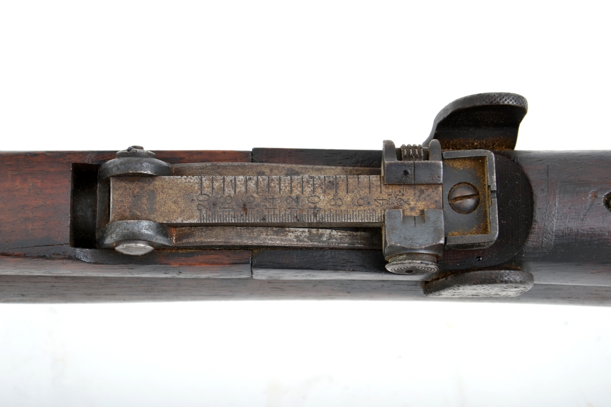 Repetergevær brukt av den britiske hæren (og samveldelandene). Kaliber .303 British. Våpenet er basert på boltmekanisme, og er utstyrt med løst magasin. Riflen, inkludert senere varianter, var i bruk i alle fall frem til 1960-tallet.