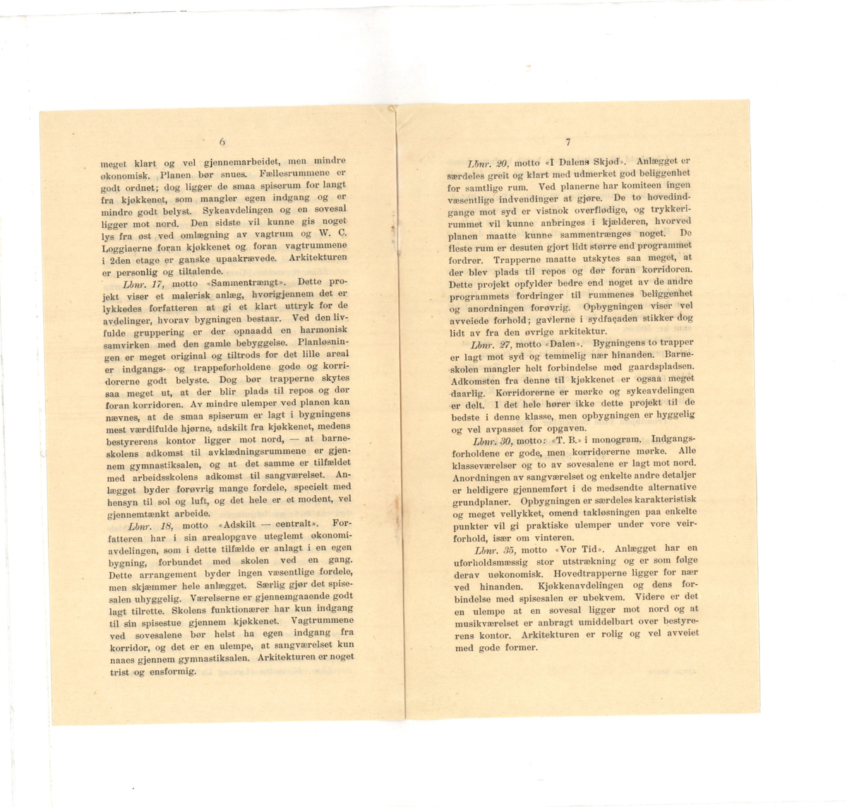 Mappe med materiale som omhandler tegnekonkurranse. Består av mappe (01), Konvolutt (02), visittkort (03-04), hefte (05), ark (06), og tegninger (07-19). 

Mappe i grovkornet kartong med tråd for knyting. Inne i mappa ligger 13 rektangulære tegninger. Tegningene er laget på hvitt papir som er limt på kartong. Noen tegninger er fargelagt, noen er i svart-hvitt. Sammen med tegningene ligger det et hefte av papir med trykt svart skrift fra komiteen som omtaler alle bidragene og vinneren, et ark med beskrivelse av det ene bidraget, samt en liten konvolutt med vokssegl som inneholder to visittkort.
