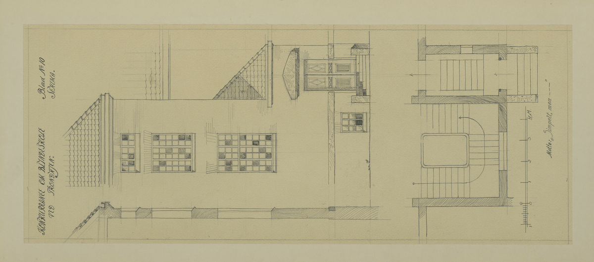 Mappe med materiale som omhandler tegnekonkurranse. Består av mappe (01), Konvolutt (02), visittkort (03-04), hefte (05), ark (06), og tegninger (07-19). 

Mappe i grovkornet kartong med tråd for knyting. Inne i mappa ligger 13 rektangulære tegninger. Tegningene er laget på hvitt papir som er limt på kartong. Noen tegninger er fargelagt, noen er i svart-hvitt. Sammen med tegningene ligger det et hefte av papir med trykt svart skrift fra komiteen som omtaler alle bidragene og vinneren, et ark med beskrivelse av det ene bidraget, samt en liten konvolutt med vokssegl som inneholder to visittkort.