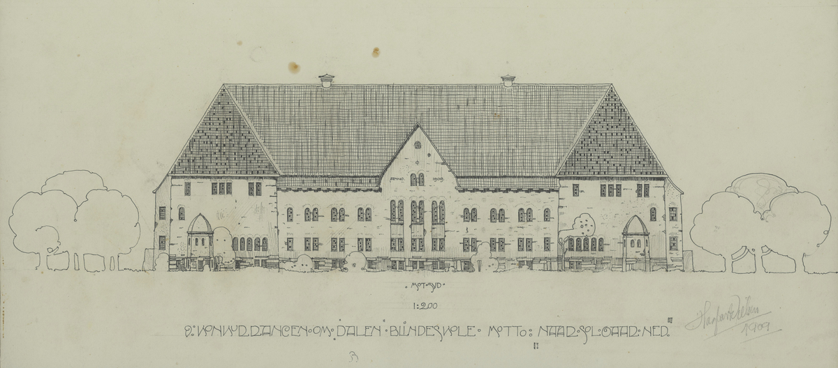Mappe med materiale som omhandler tegnekonkurranse. Består av mappe (01), Konvolutt (02), visittkort (03-04), hefte (05), ark (06), og tegninger (07-19). 

Mappe i grovkornet kartong med tråd for knyting. Inne i mappa ligger 13 rektangulære tegninger. Tegningene er laget på hvitt papir som er limt på kartong. Noen tegninger er fargelagt, noen er i svart-hvitt. Sammen med tegningene ligger det et hefte av papir med trykt svart skrift fra komiteen som omtaler alle bidragene og vinneren, et ark med beskrivelse av det ene bidraget, samt en liten konvolutt med vokssegl som inneholder to visittkort.