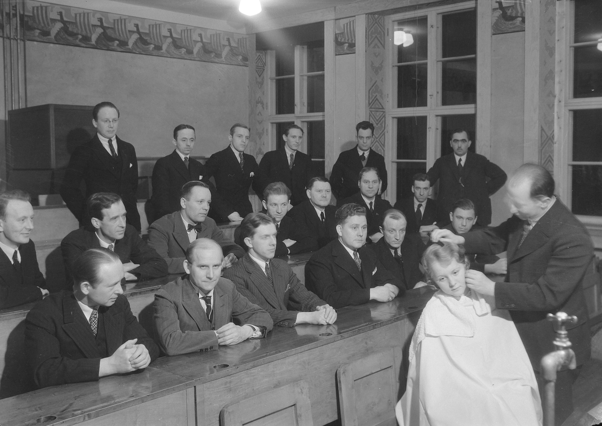 Barber- og skjønnhetspleiedemonstrasjon ved konsulent Ludv. Ruhs